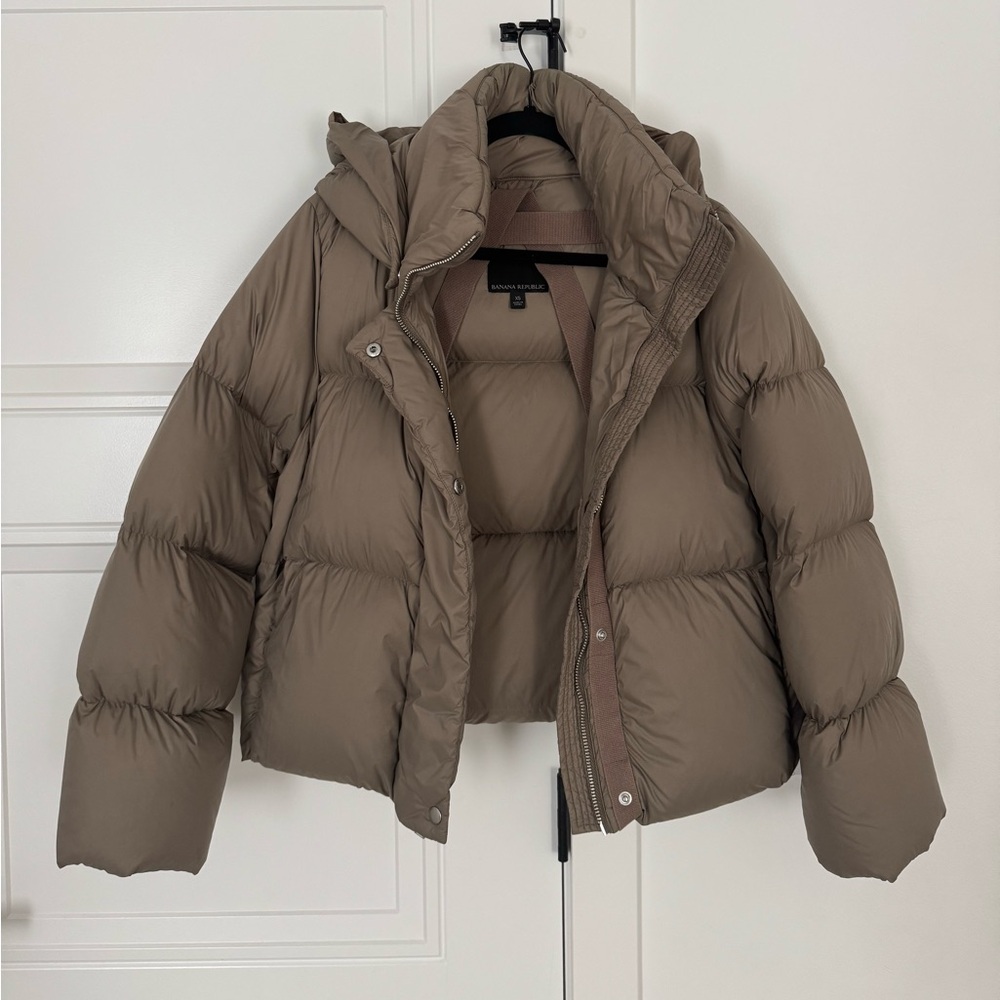 NWOT Banana Republic Short Puffer Jacket Down filled